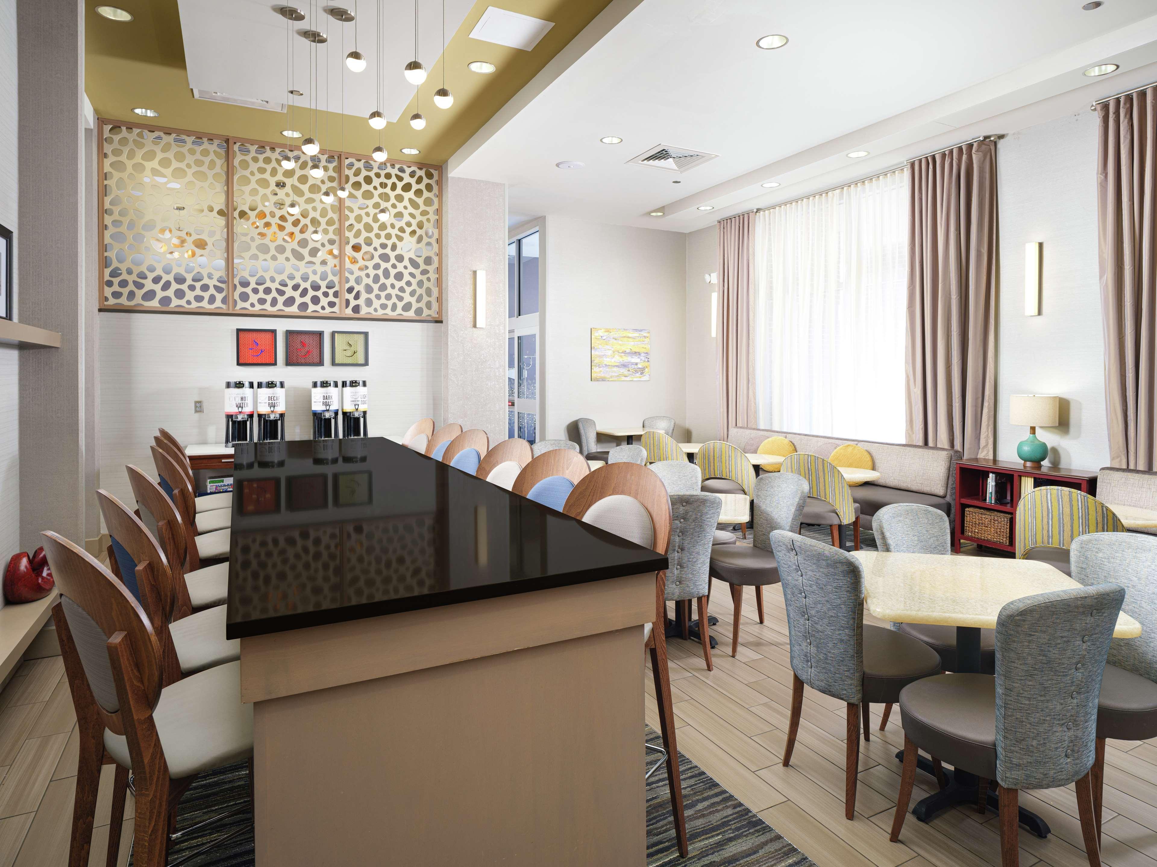 Hampton Inn Wilmington Downtown Екстериор снимка