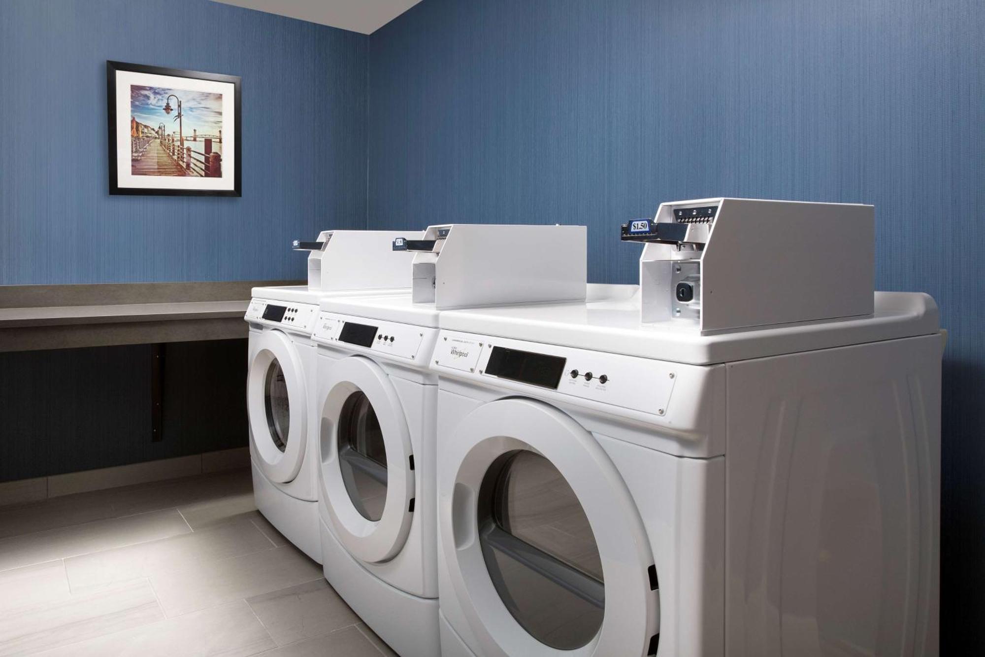 Hampton Inn Wilmington Downtown Екстериор снимка
