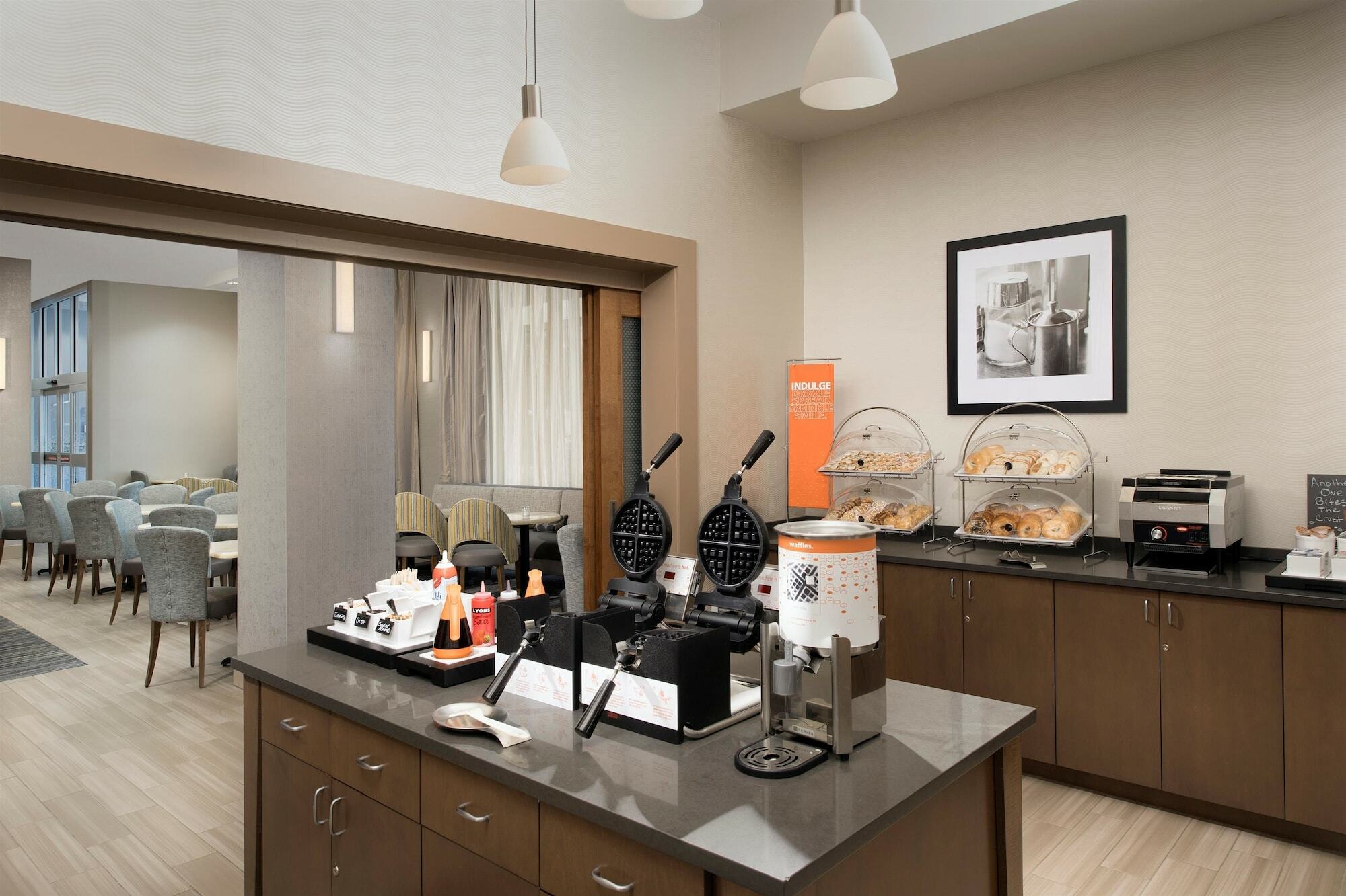 Hampton Inn Wilmington Downtown Екстериор снимка